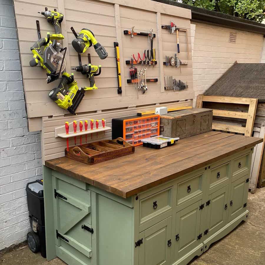 Workbench with storage