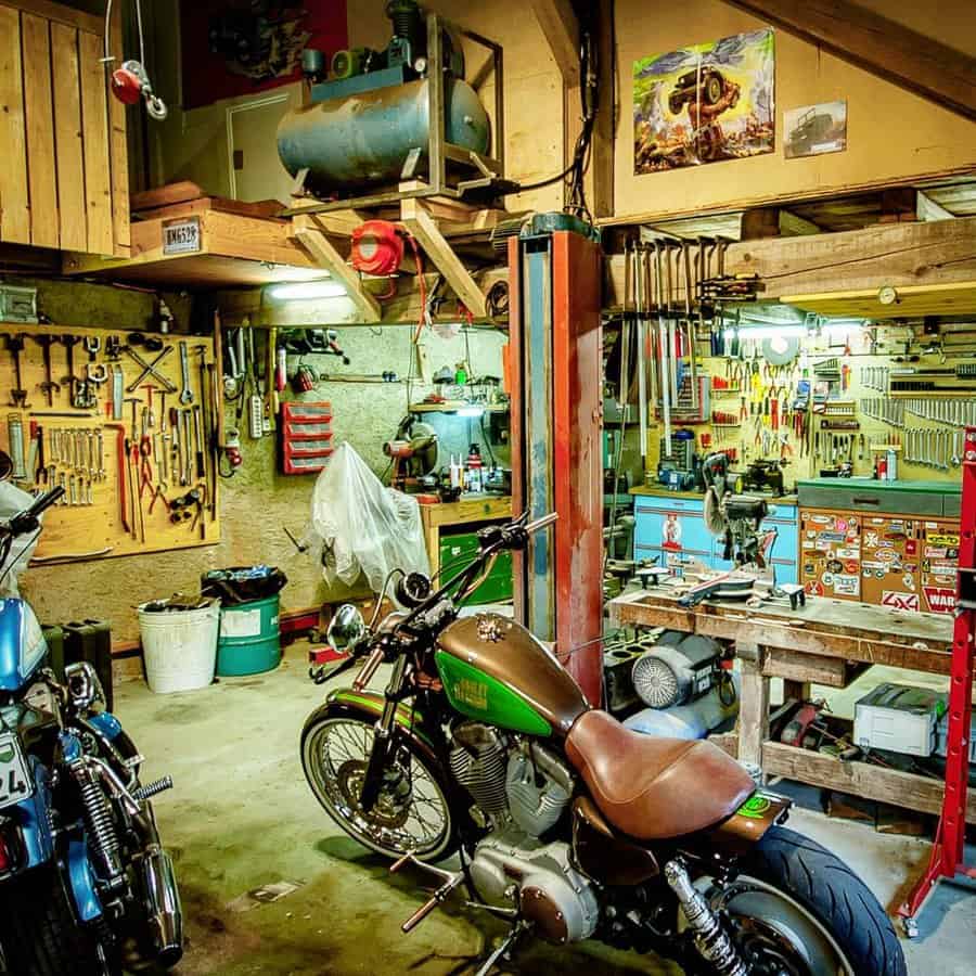 Workshop garage man cave