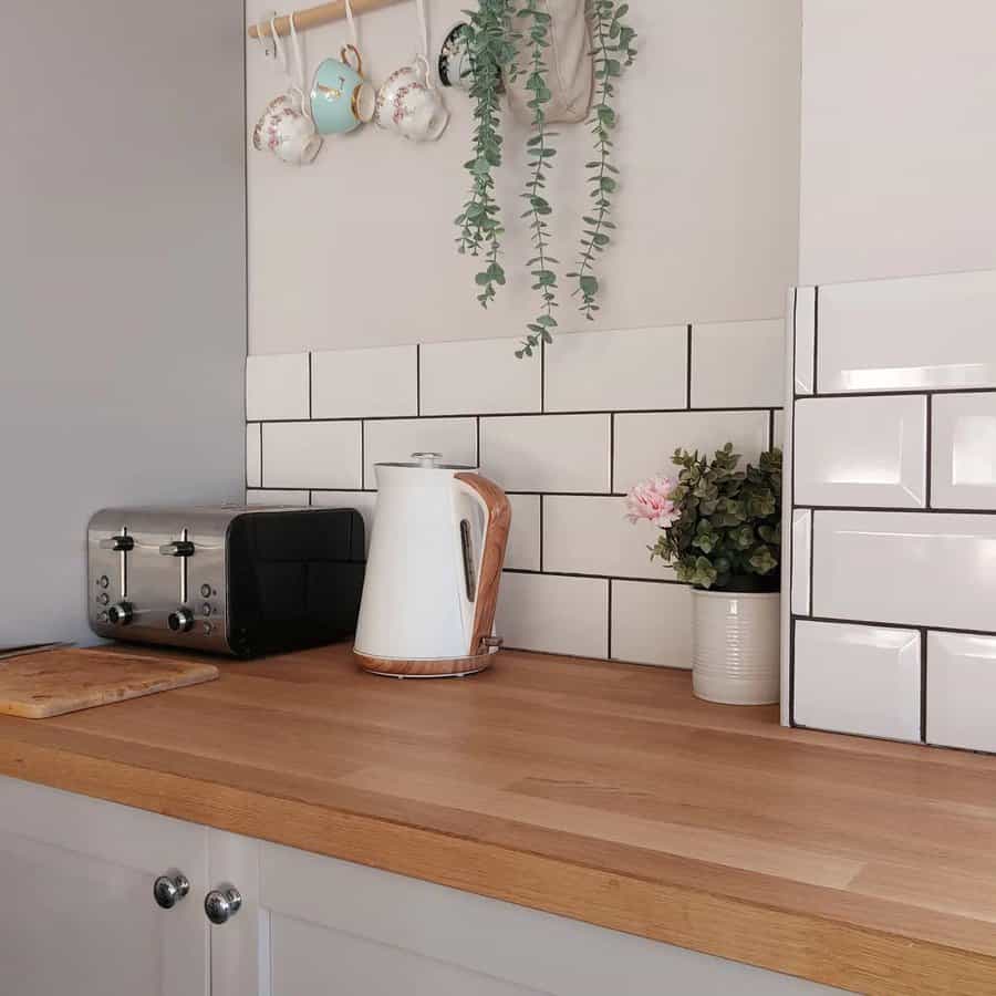 Classic small kitchen with tile backsplash