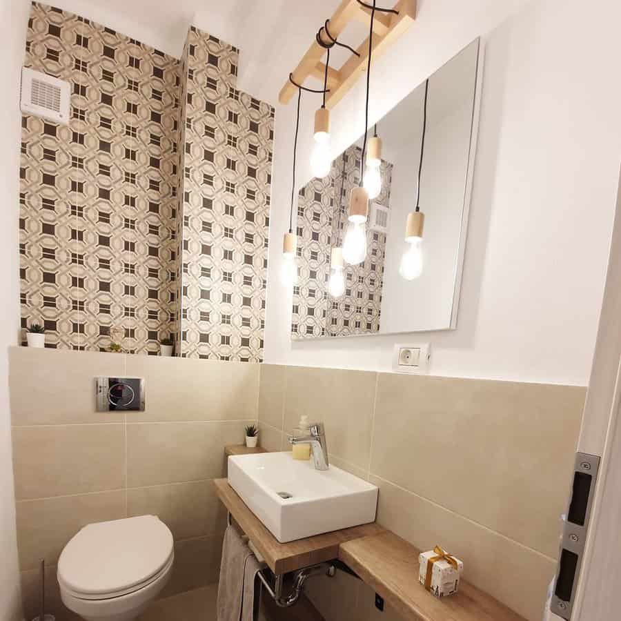 small bathroom with off-white walls and decorative accent tiles