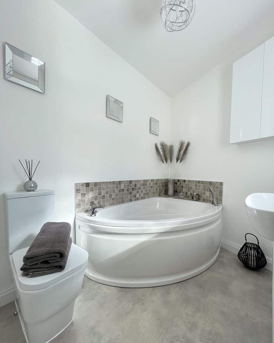 small bathroom with corner bathtub