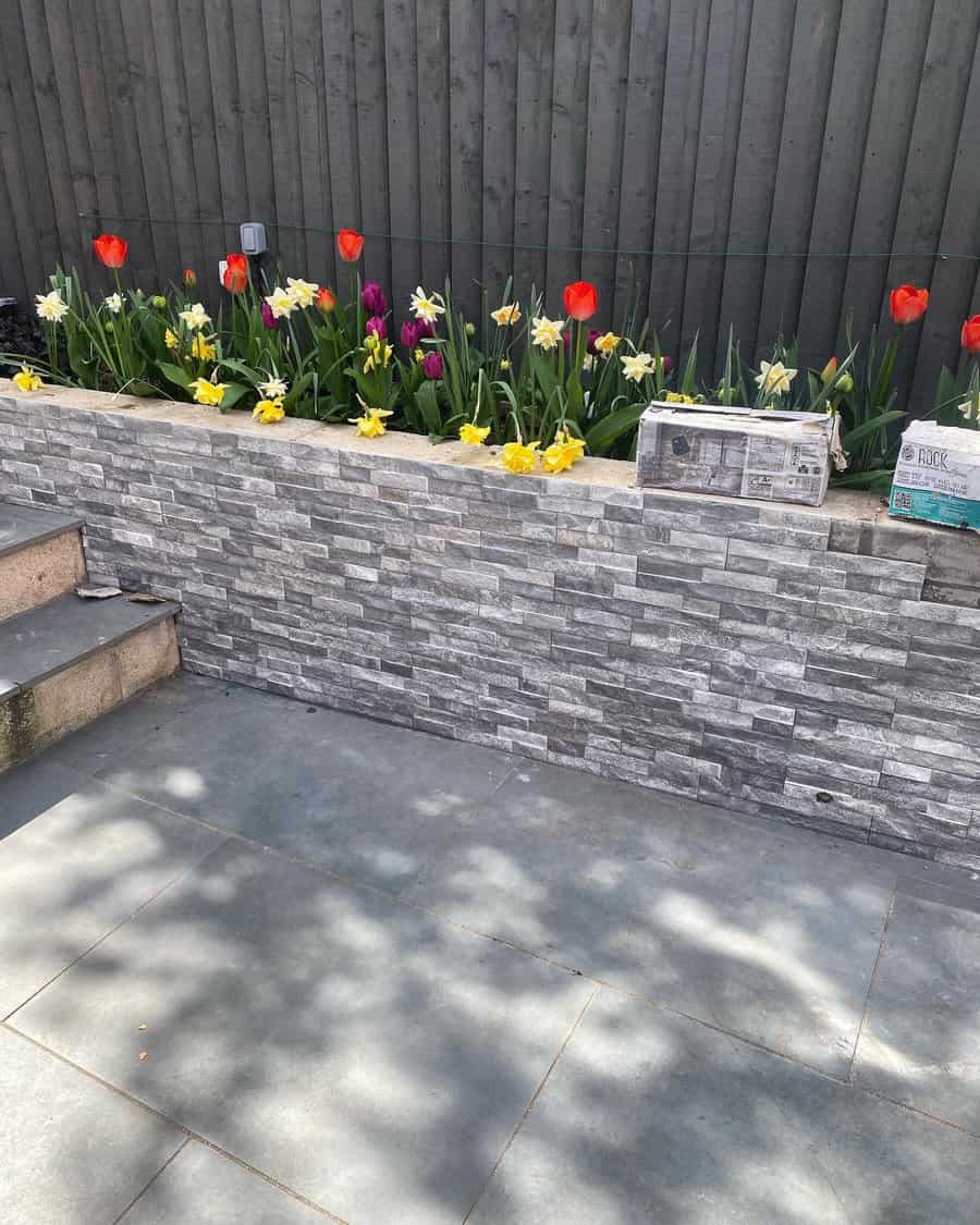 Garden wall with planter