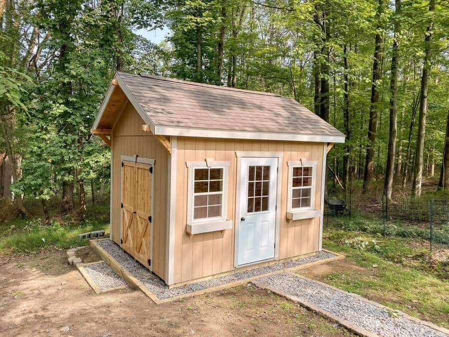 Garden shed with pebble walkway