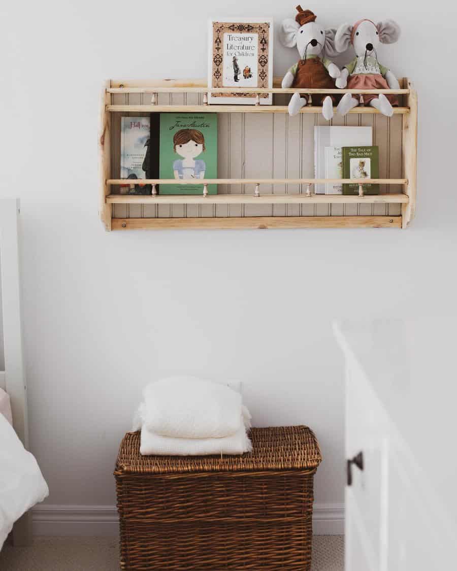micro shelves with decor