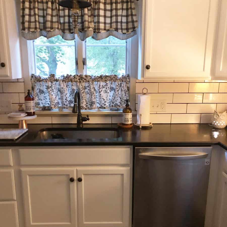 Farmhouse Kitchen Valance Ideas breezygreenhome