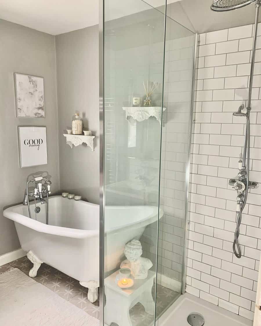 small bathroom with decorative tiles 