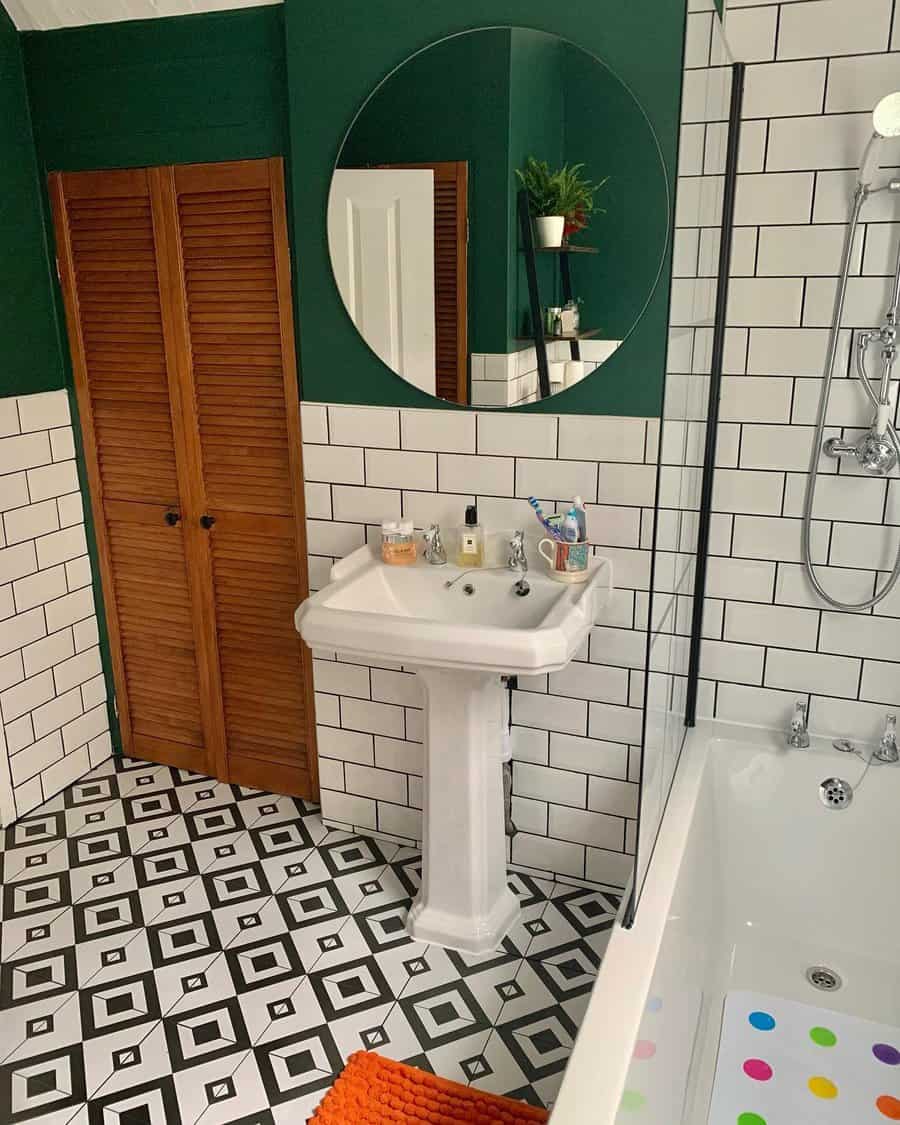 small bathroom with decorative tiles 