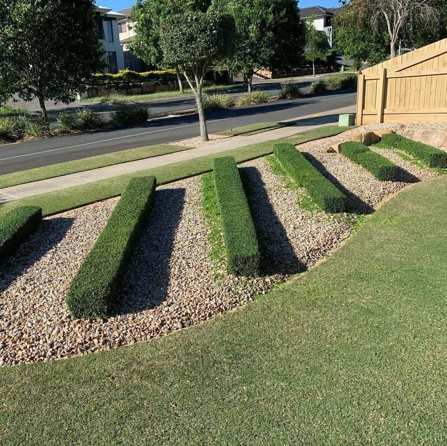 Hedge pathway