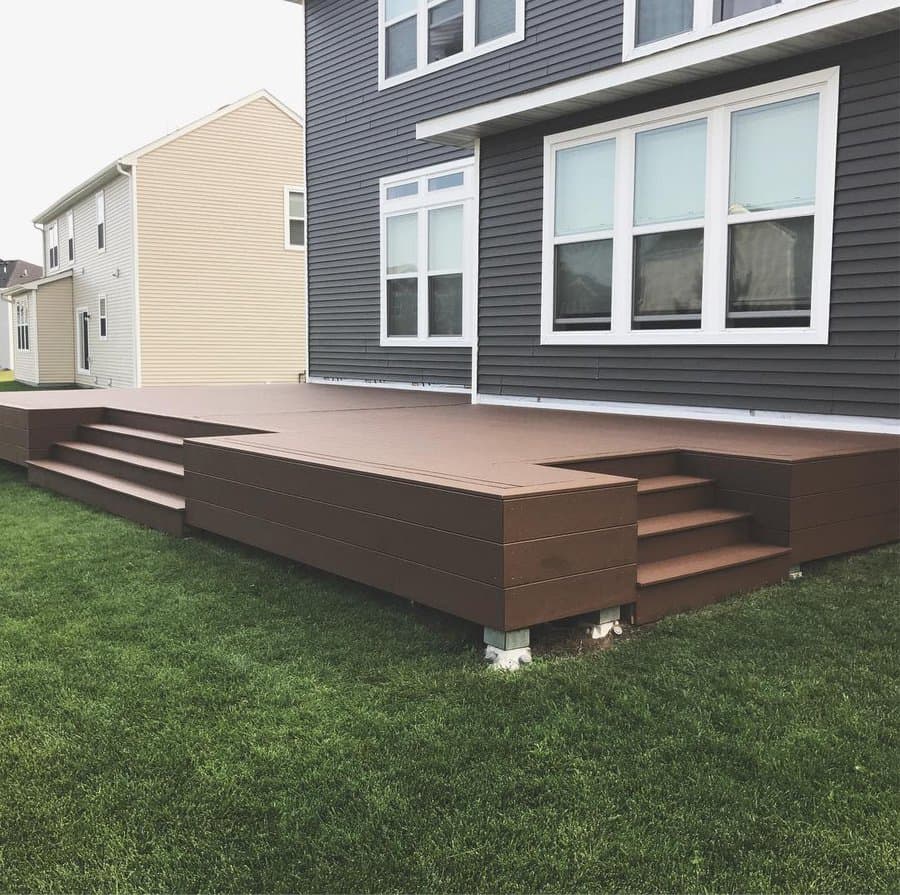 Floating deck with stairs 