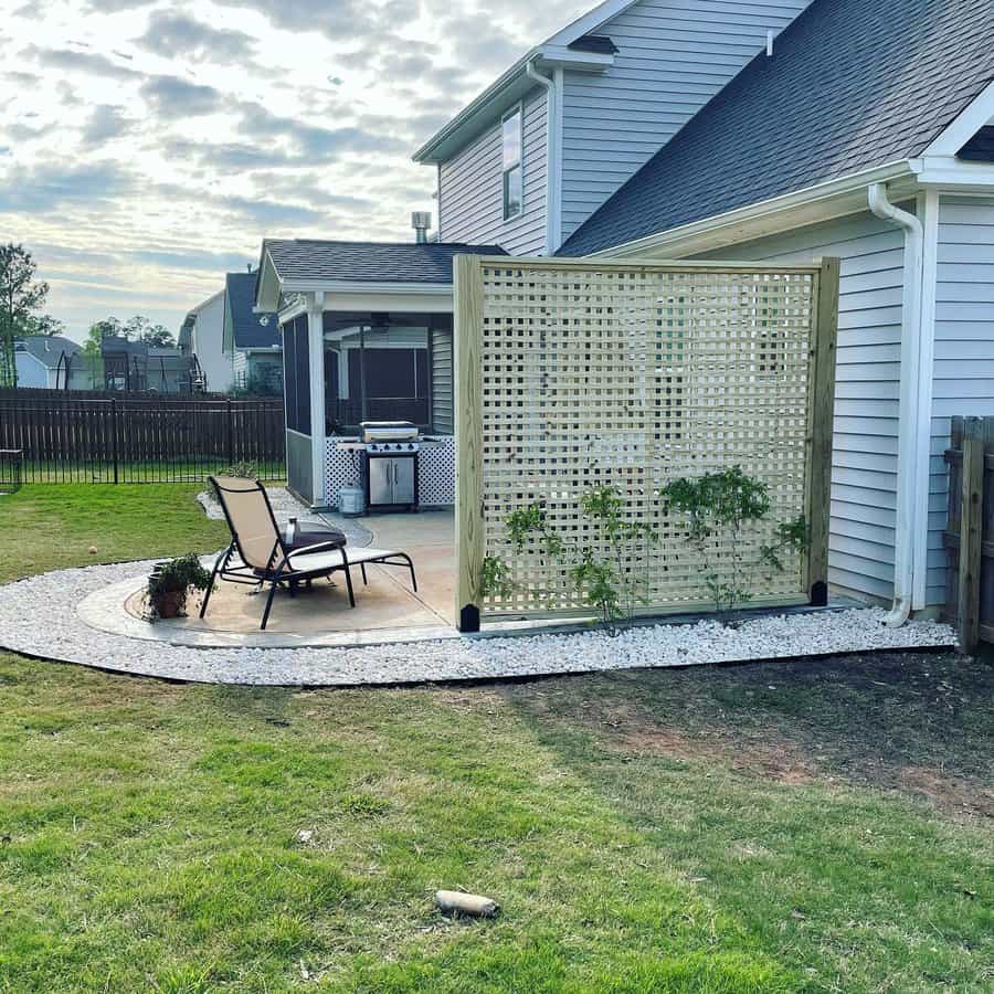 Privacy lattice trellis in backyard patio area