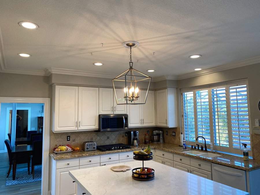 small kitchen with pendant lamp