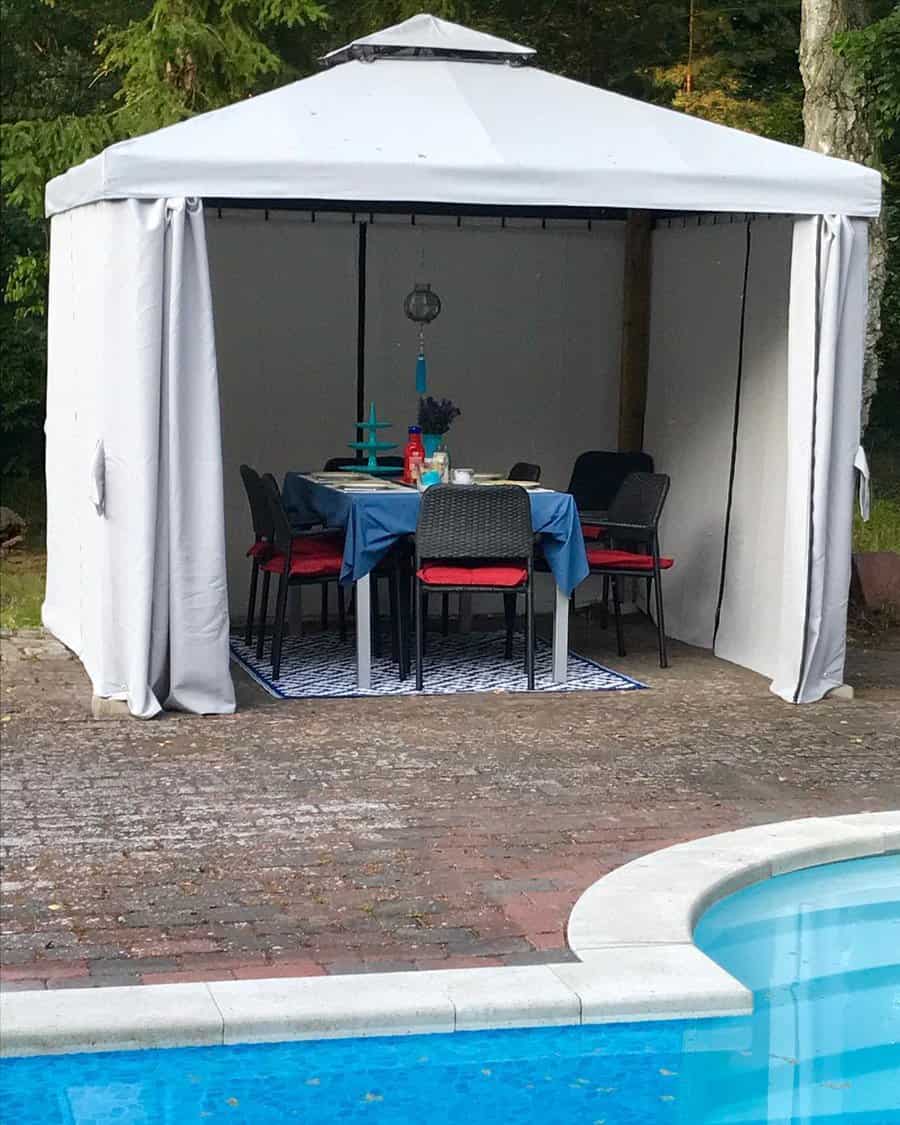 Simple poolside gazebo with dining set