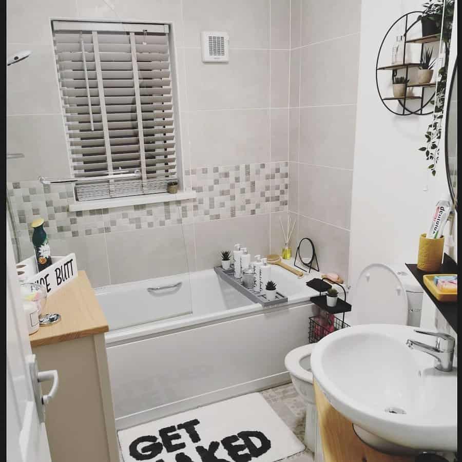 small bathroom with mosaic tiles 