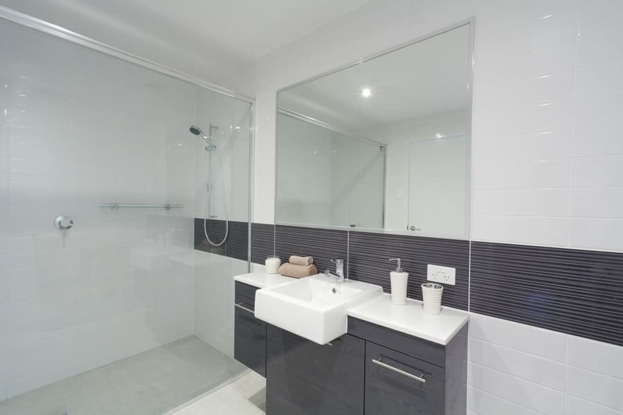 Modern black and white bathroom