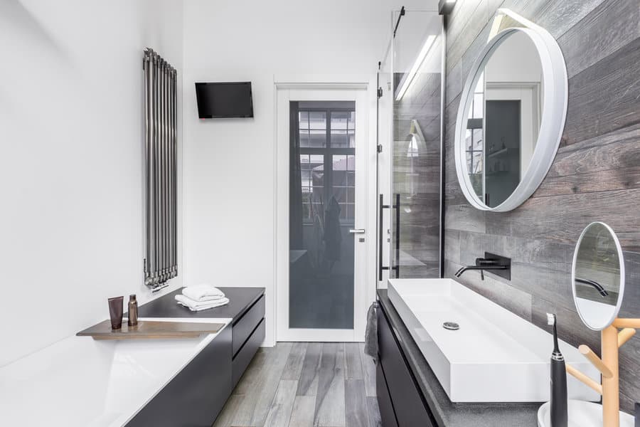 Modern black and white bathroom