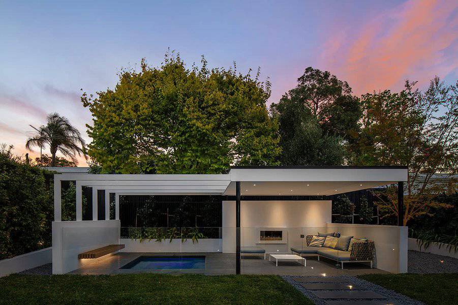 Contemporary pool cabana 