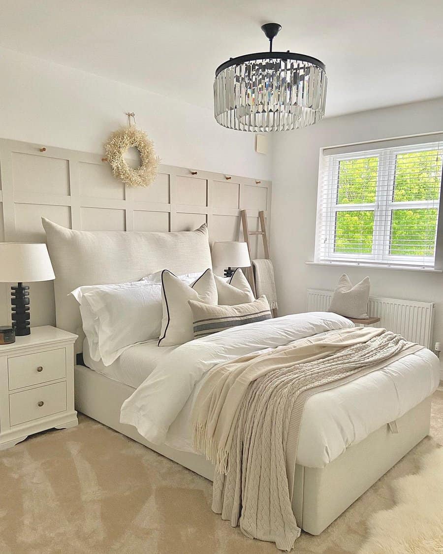 Neutral color bedroom