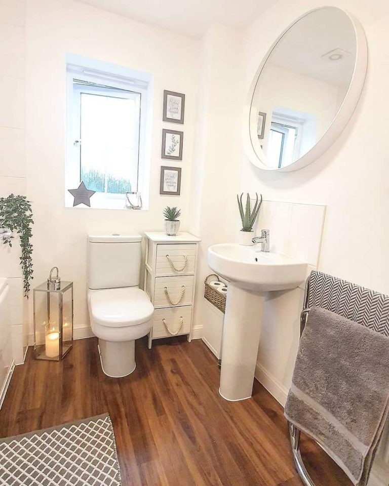 11 Small Bathroom Paint Color Ideas That You'll Love - Trendey