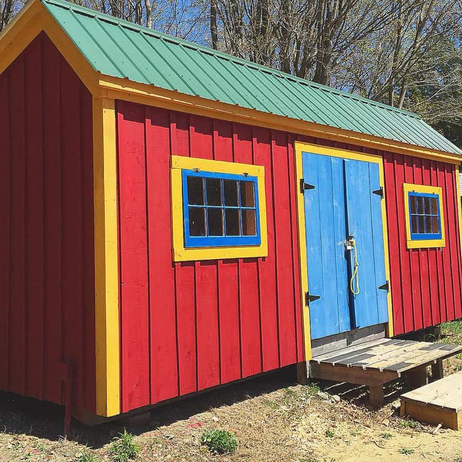 Red garden shed 