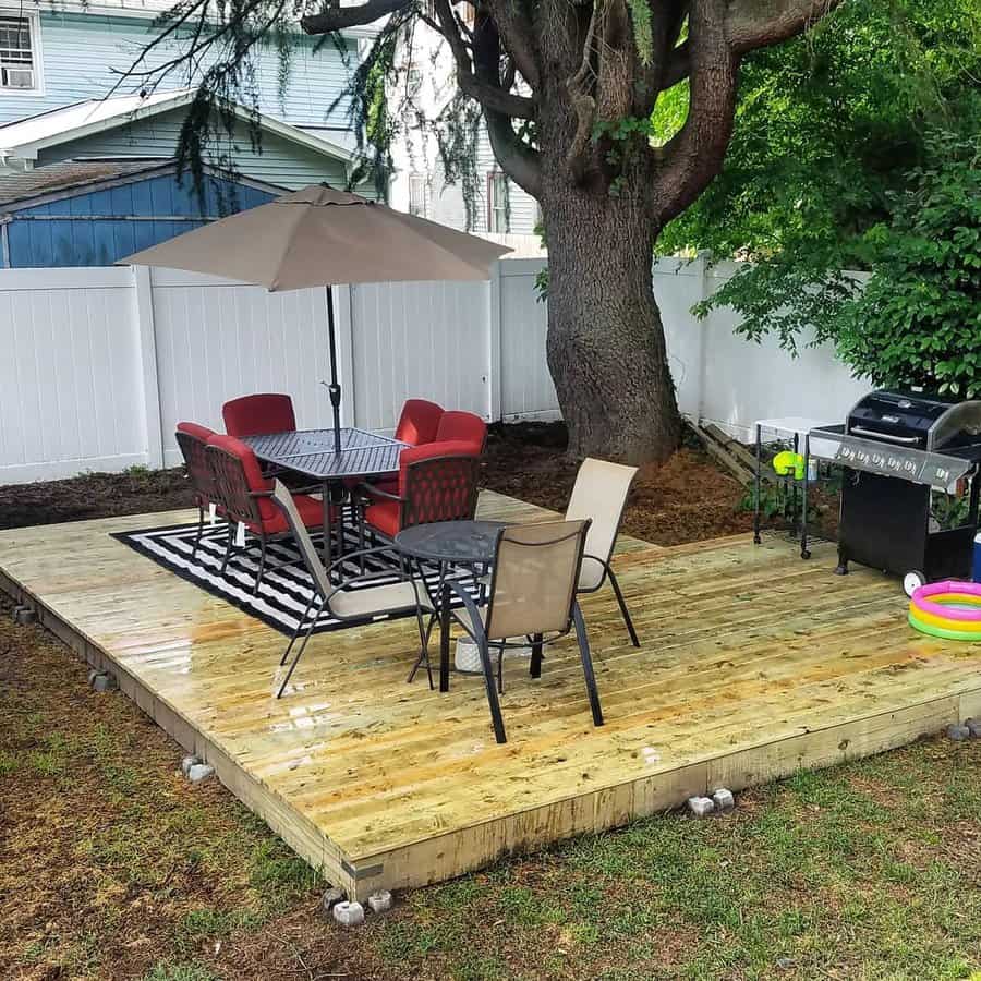 Floating deck with shaded seating 