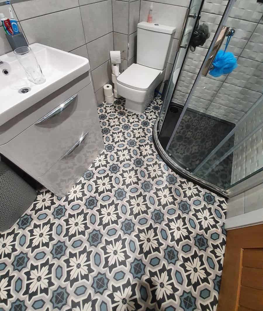 Patterned Small Bathroom Flooring Ideas