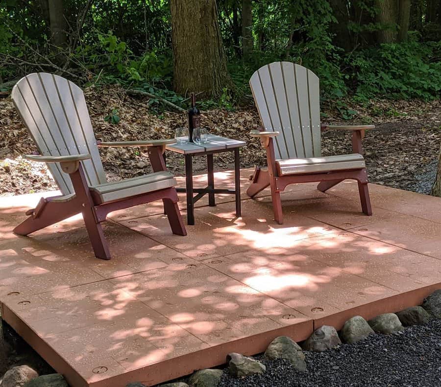 Floating deck made with concrete pavers