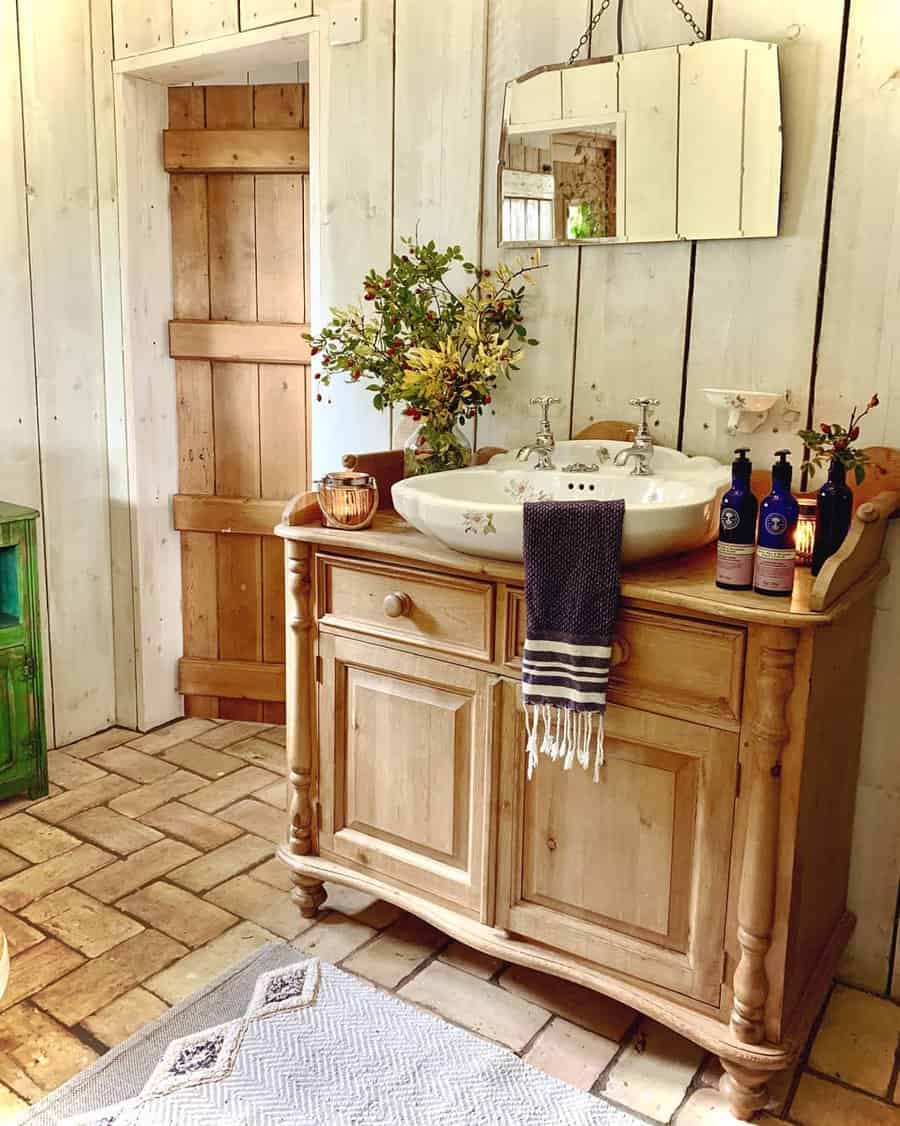 Rustic style small bathrooms