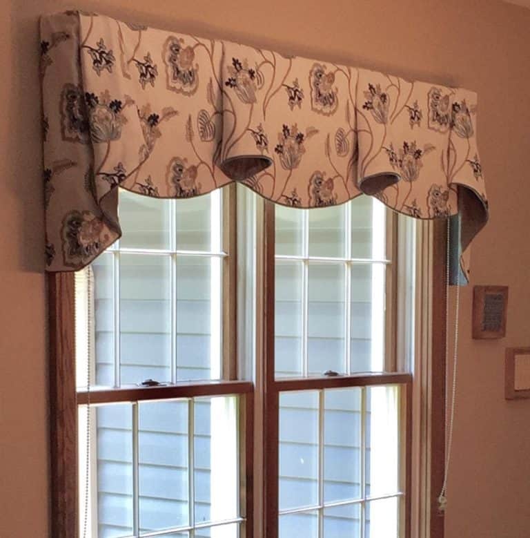 15 Kitchen Valance Ideas to Dress Windows