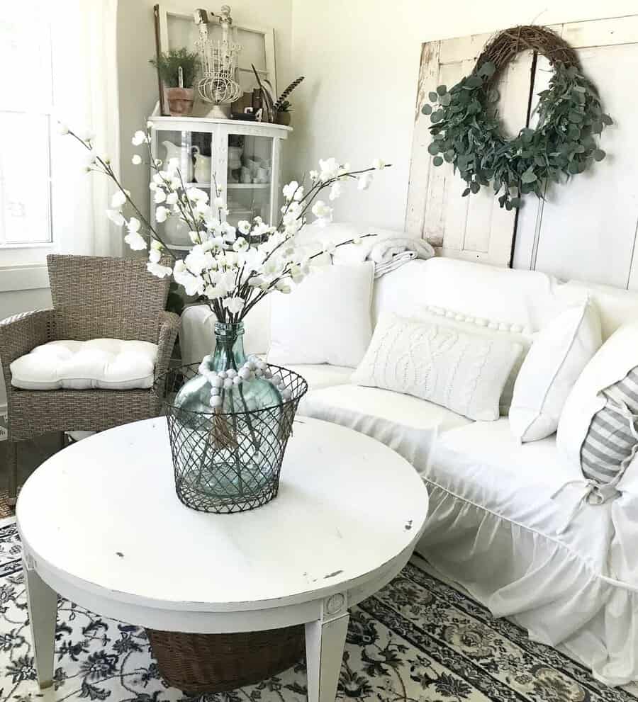 White living room with a shabby chic decor