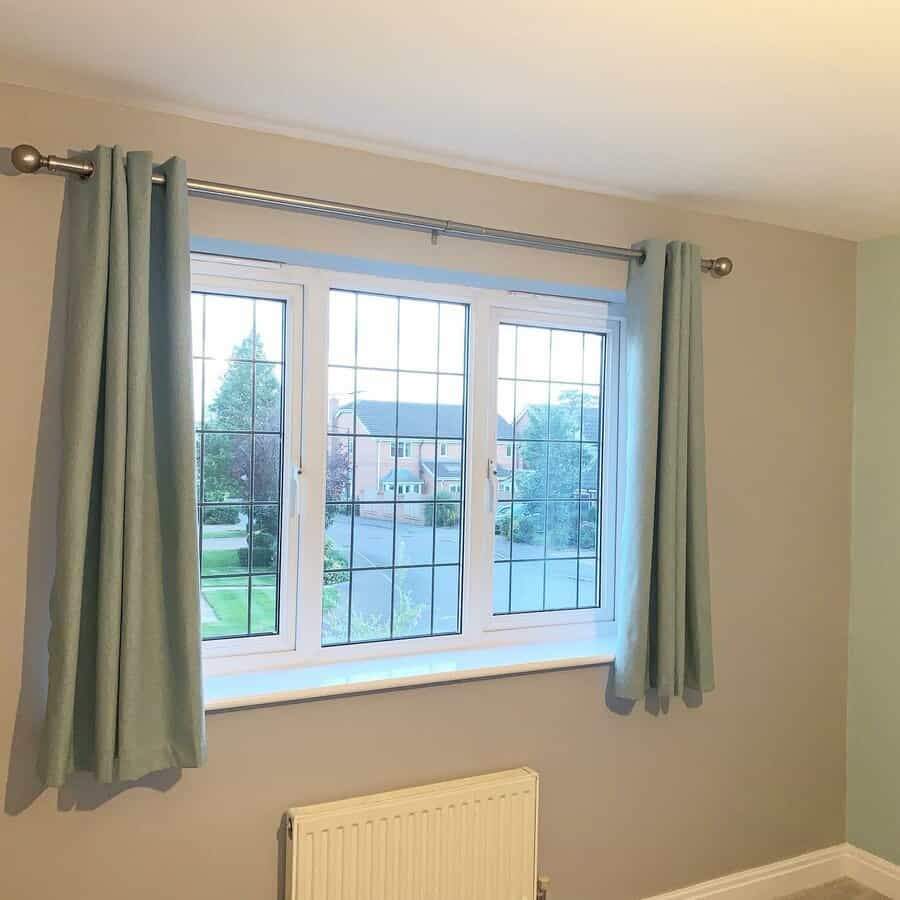 Short curtain design