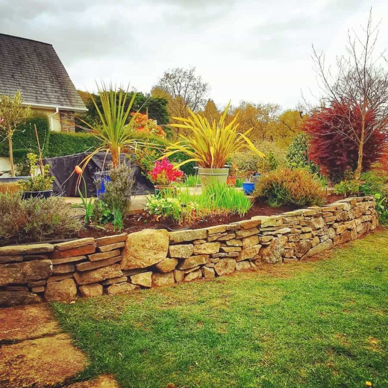 14 Garden Wall Ideas for Your Landscape