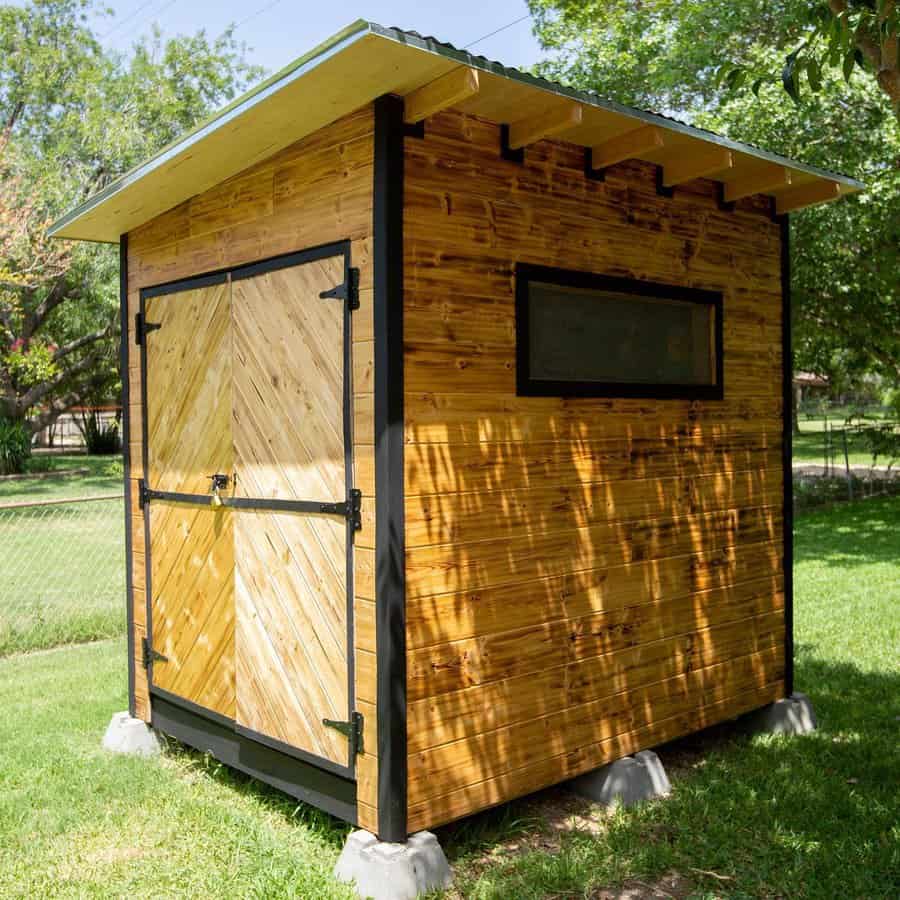 Wood garden shed 