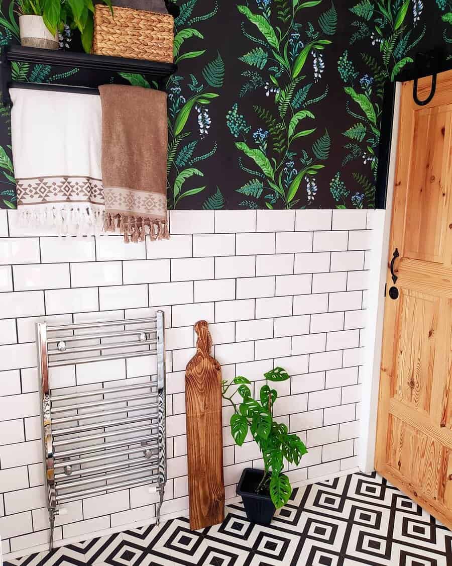 Small bathroom with wallpaper