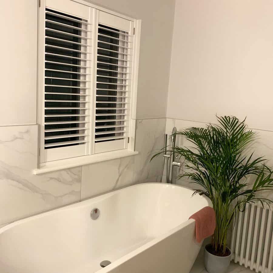 small bathroom with plants 