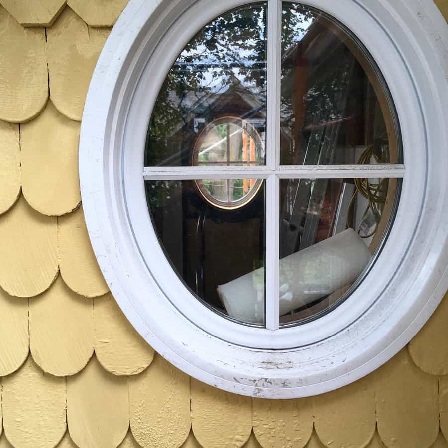 Round window trim