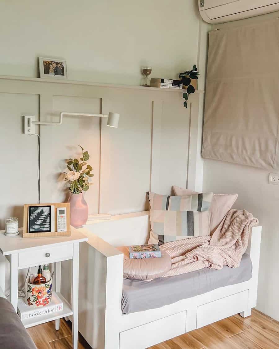 Wood pallet reading nook