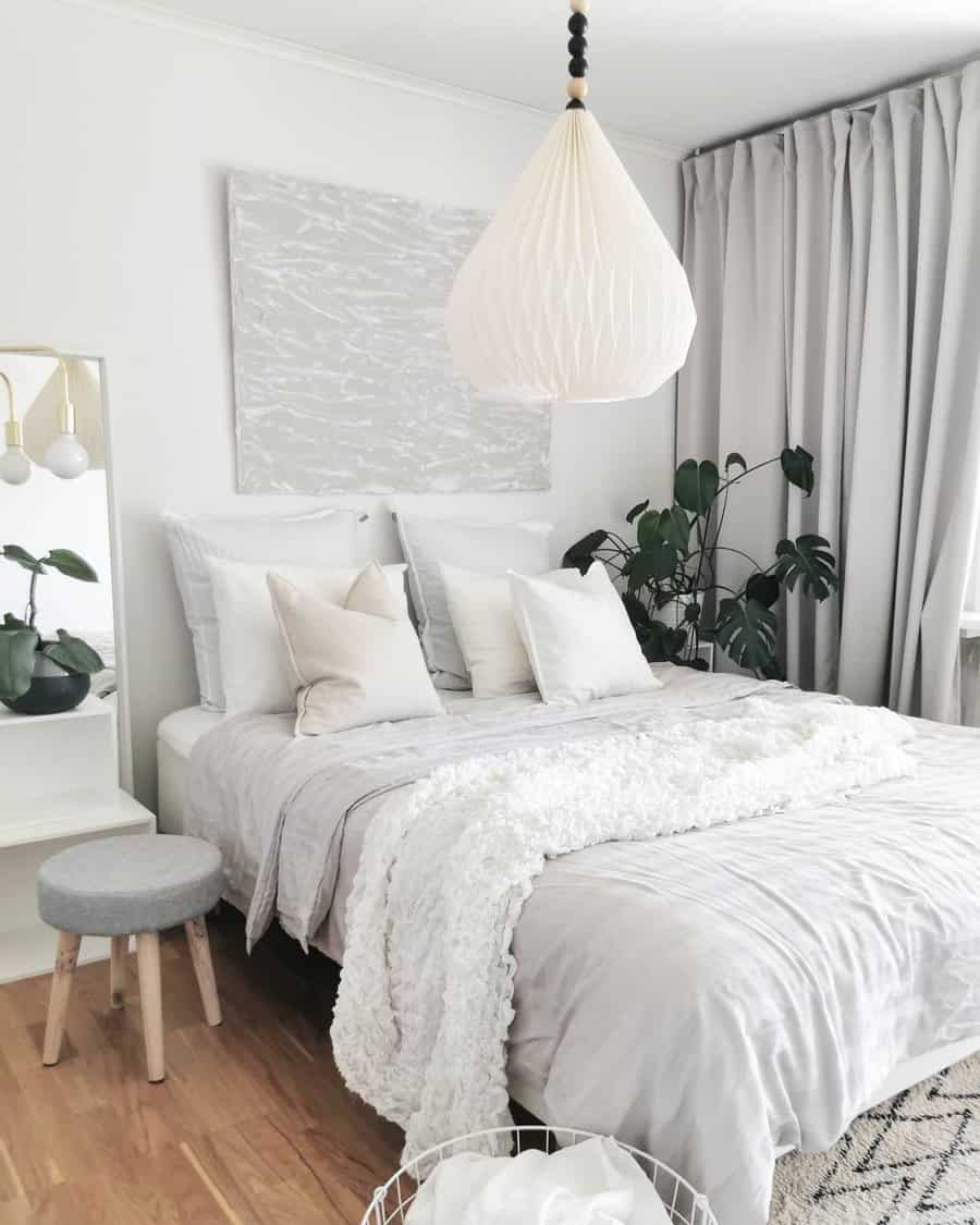 Monochromatic bedroom 