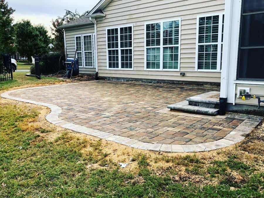 Cobblestone brick pavers