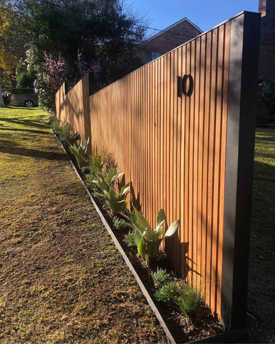 Modern Wood Fence Ideas 12