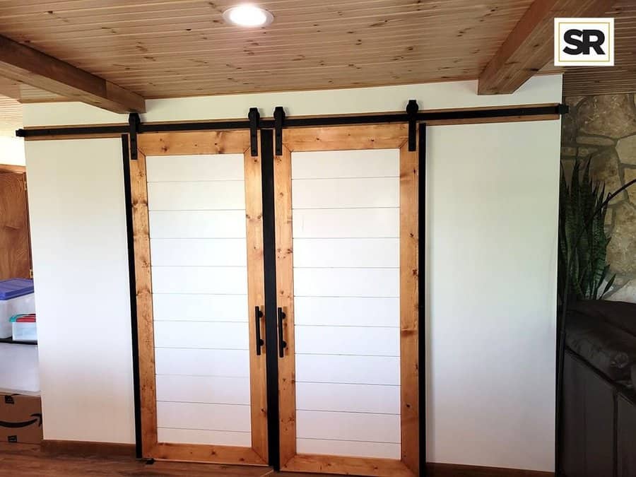 Double barn door