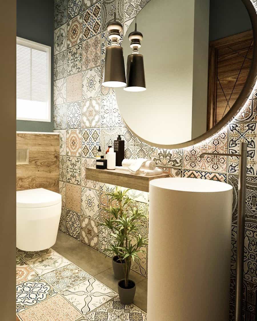 Decorative tiled bathroom wall