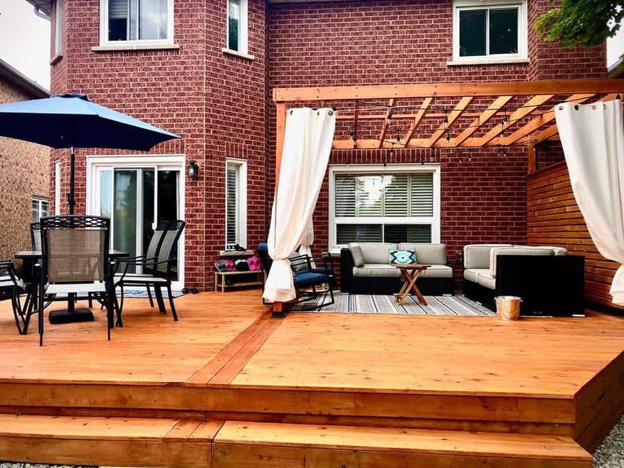 Backyard deck pergola