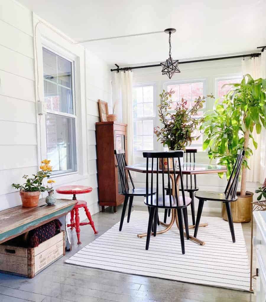 Farmhouse chic sunroom