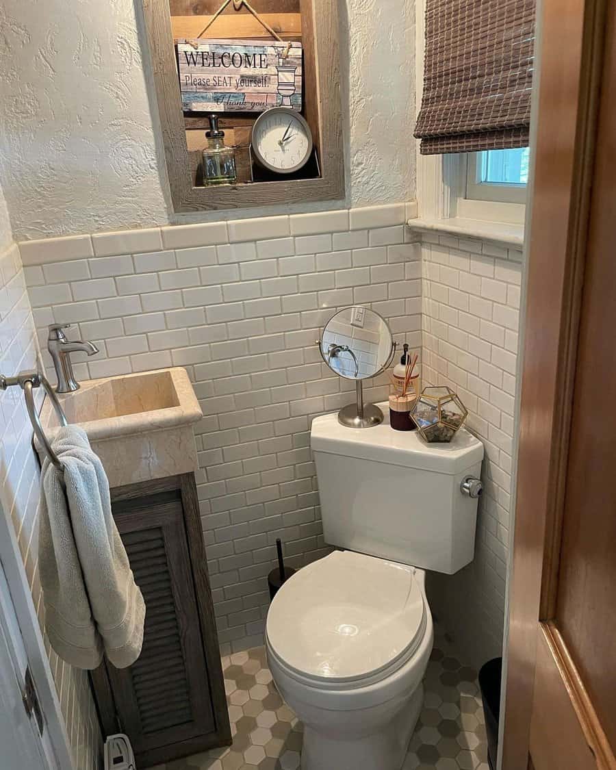 corner toilet