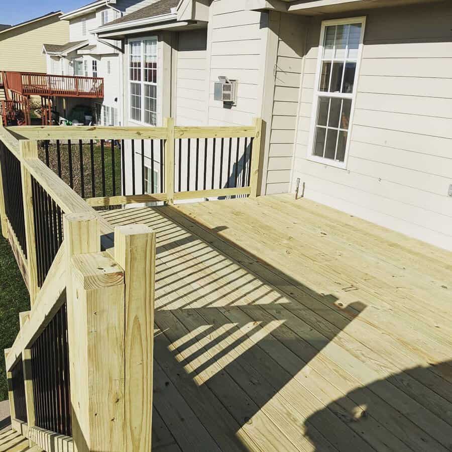 Wood pallet deck with railings