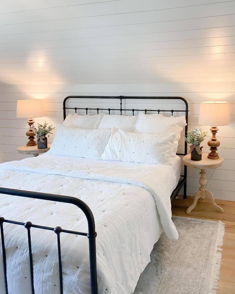  farmhouse-style bedroom decor