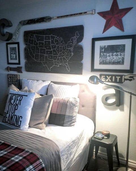 Boys bedroom with wall art 