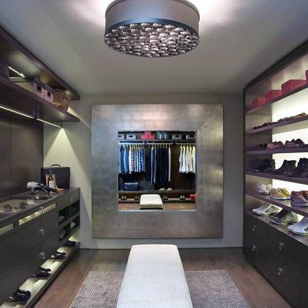 Men's walk in closet