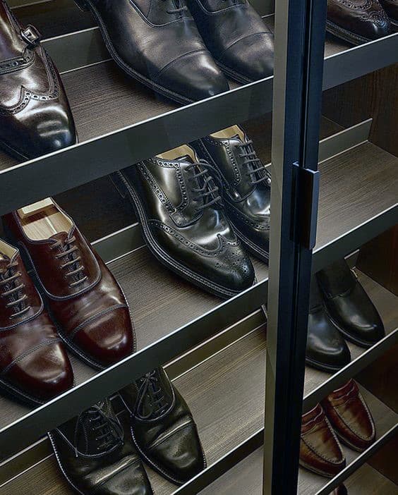 Shoe closet with glass door