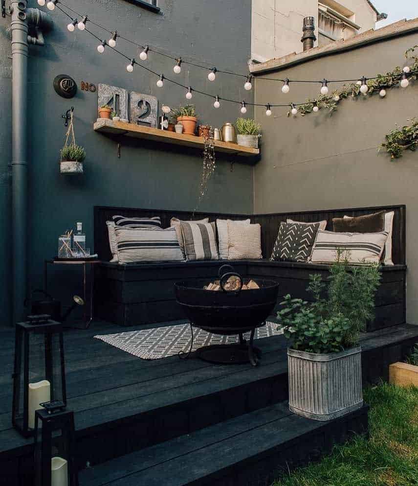 Corner backyard deck